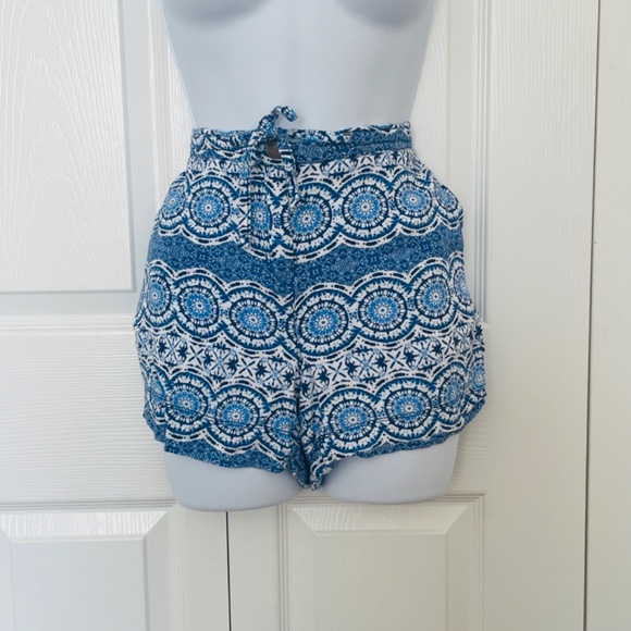Caribbean Joe Blue Patterned Shorts - Picture 2 of 7